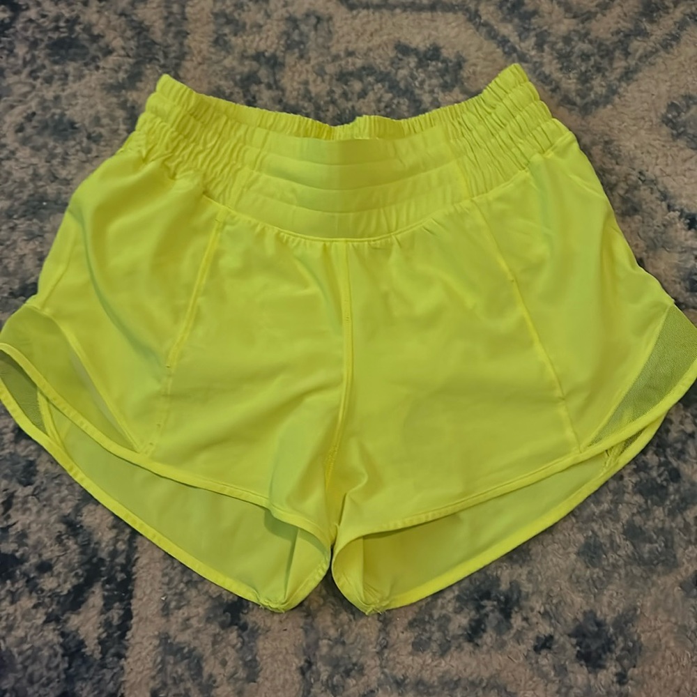 lululemon highlight yellow hotty hot shorts HR 2.5